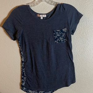 Dark blue short sleeve tee with super cute cream flower design on pocket/back